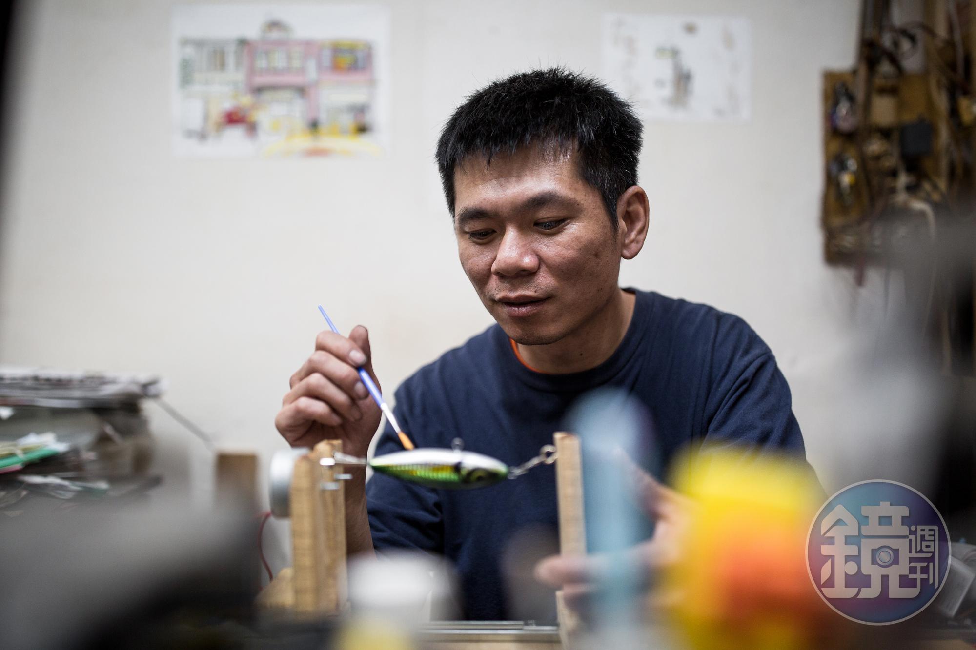 張琮翔喜歡釣魚,有空時會自己手工製做假魚餌。