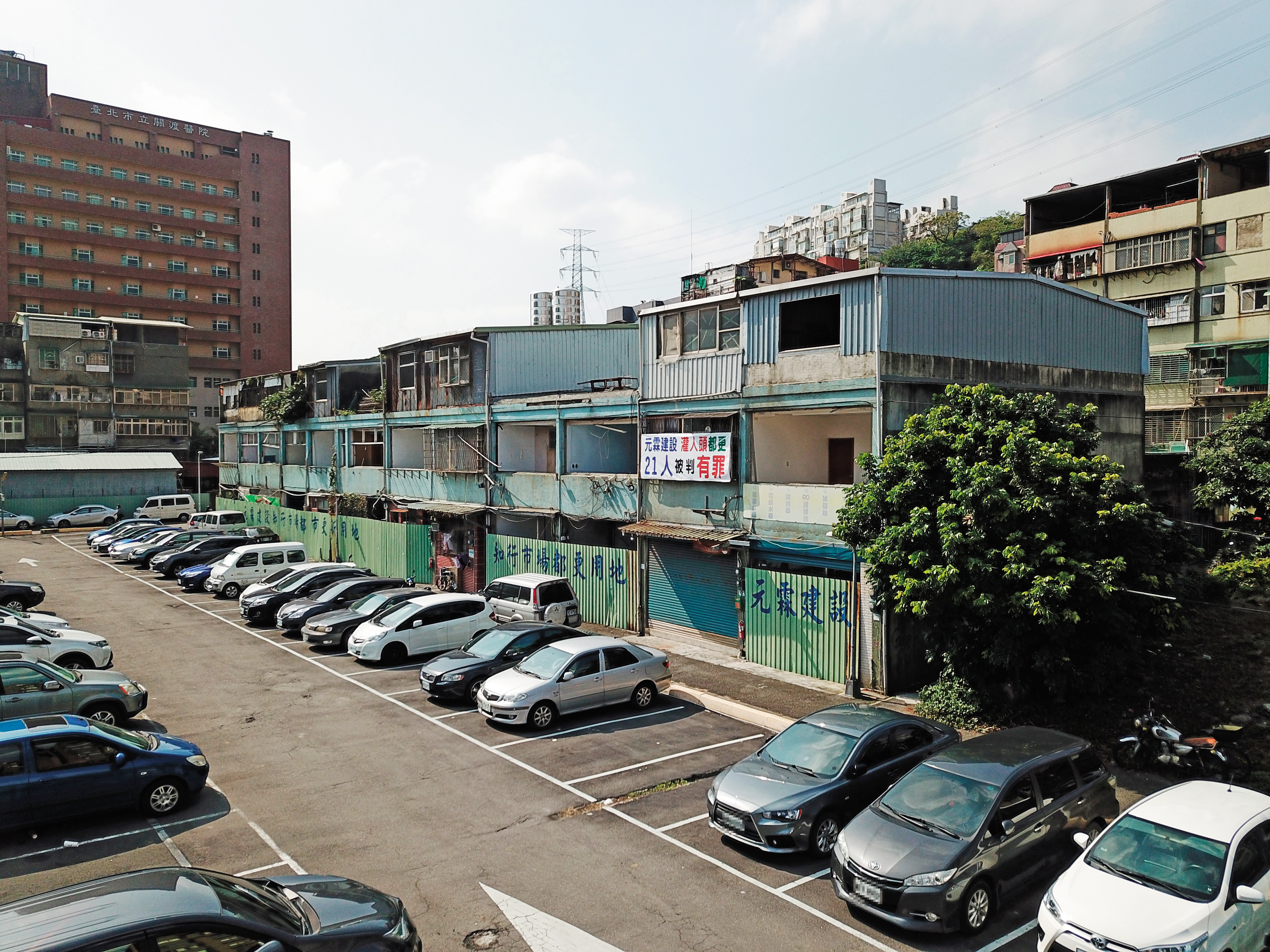 知行路都更案位於台北市立關渡醫院旁,建商原本打算興建2棟23層的大樓,總市值逼近40億元。