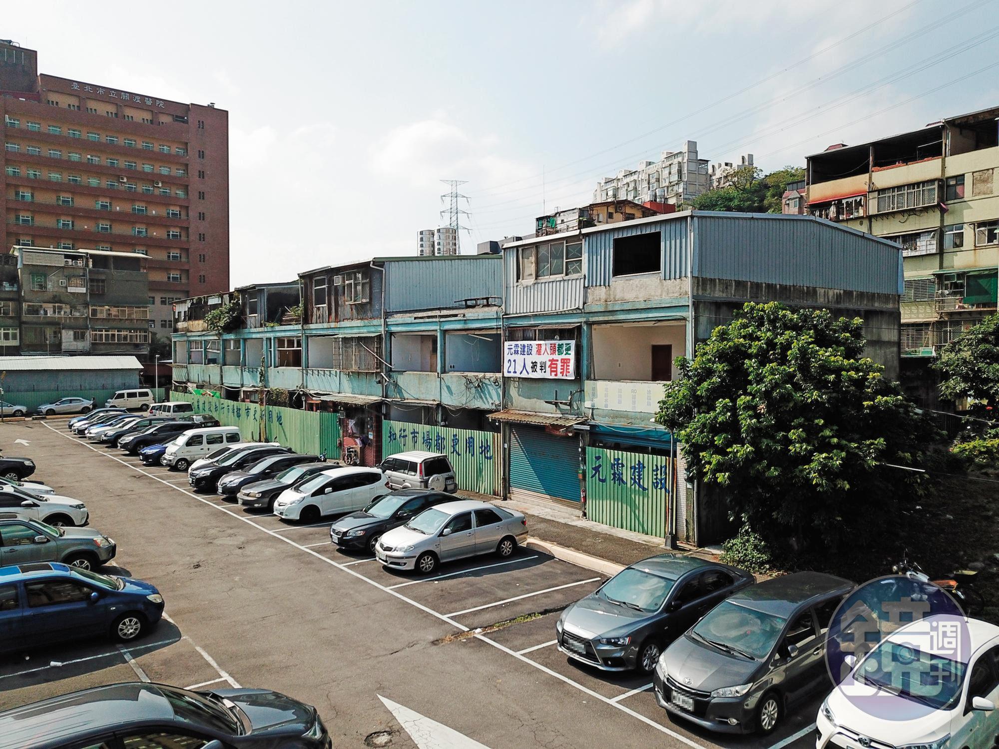知行路都更案位於台北市立關渡醫院旁,建商原本打算興建2棟23層的大樓,總市值逼近40億元。