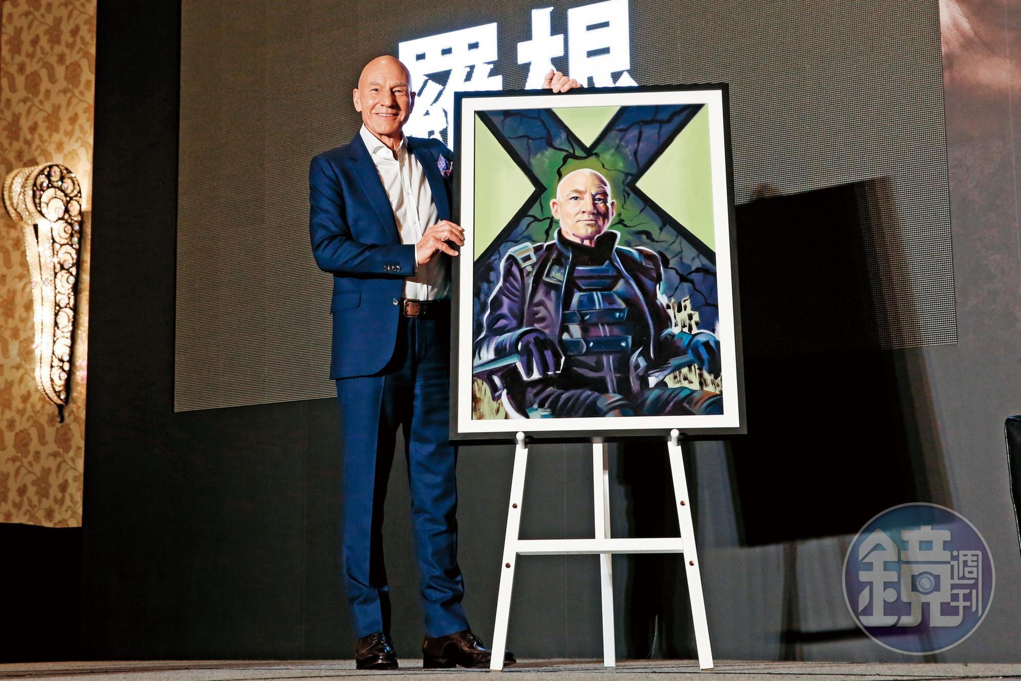 2年前，休傑克曼、派崔克史都華為電影金鋼狼系列第3集《羅根》來台宣傳，片商特地邀顏振發手繪一幅史都華飾演的X教授電影看板，親贈史都華本人。