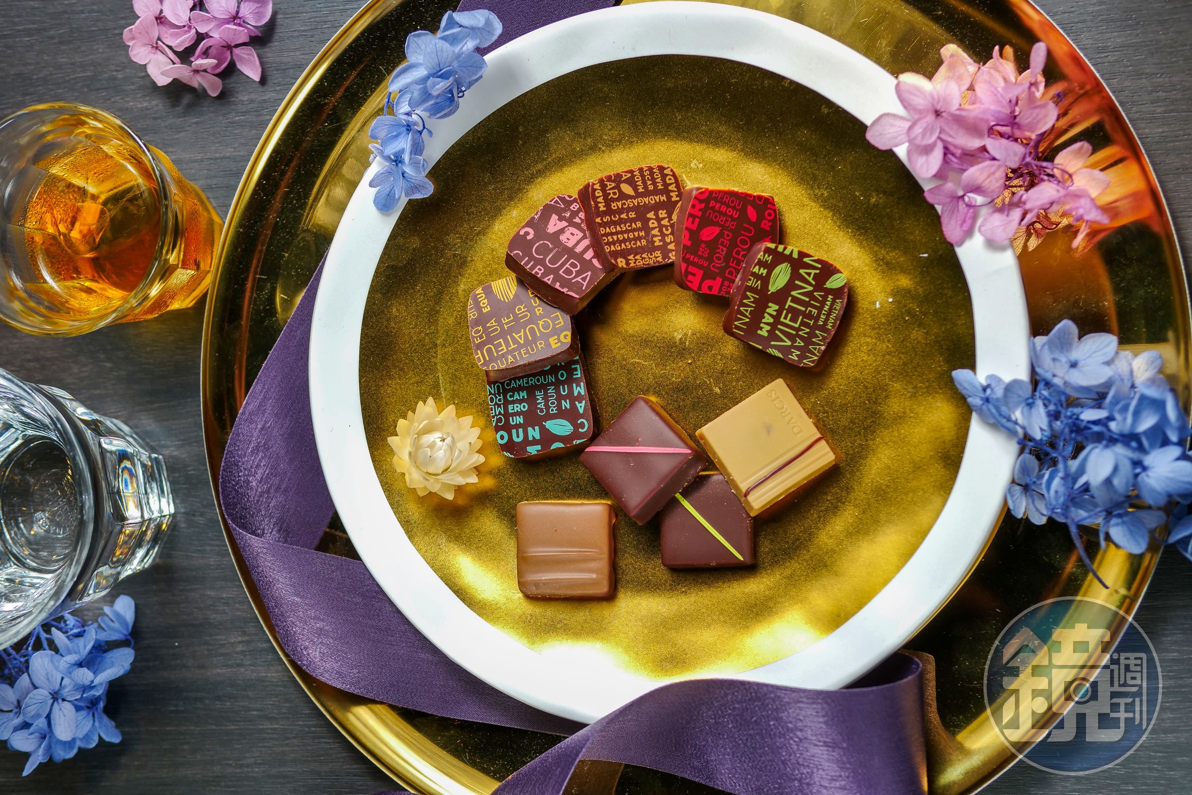 巧克力「BonBon」有經典比利時口味，也加入山椒、柚子等亞洲食材，滋味多情萬種。（60元／片）