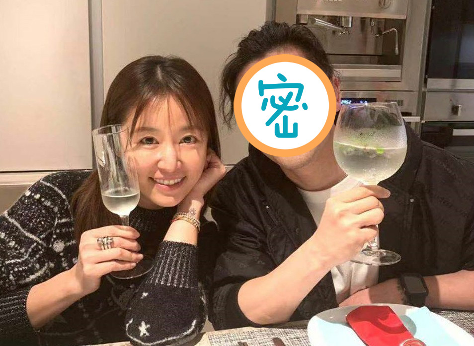 林心如27日迎接43歲生日，昨（29日）在臉書上曬慶生照，她身旁的男人卻不是霍建華。（原圖翻攝自林心如臉書）