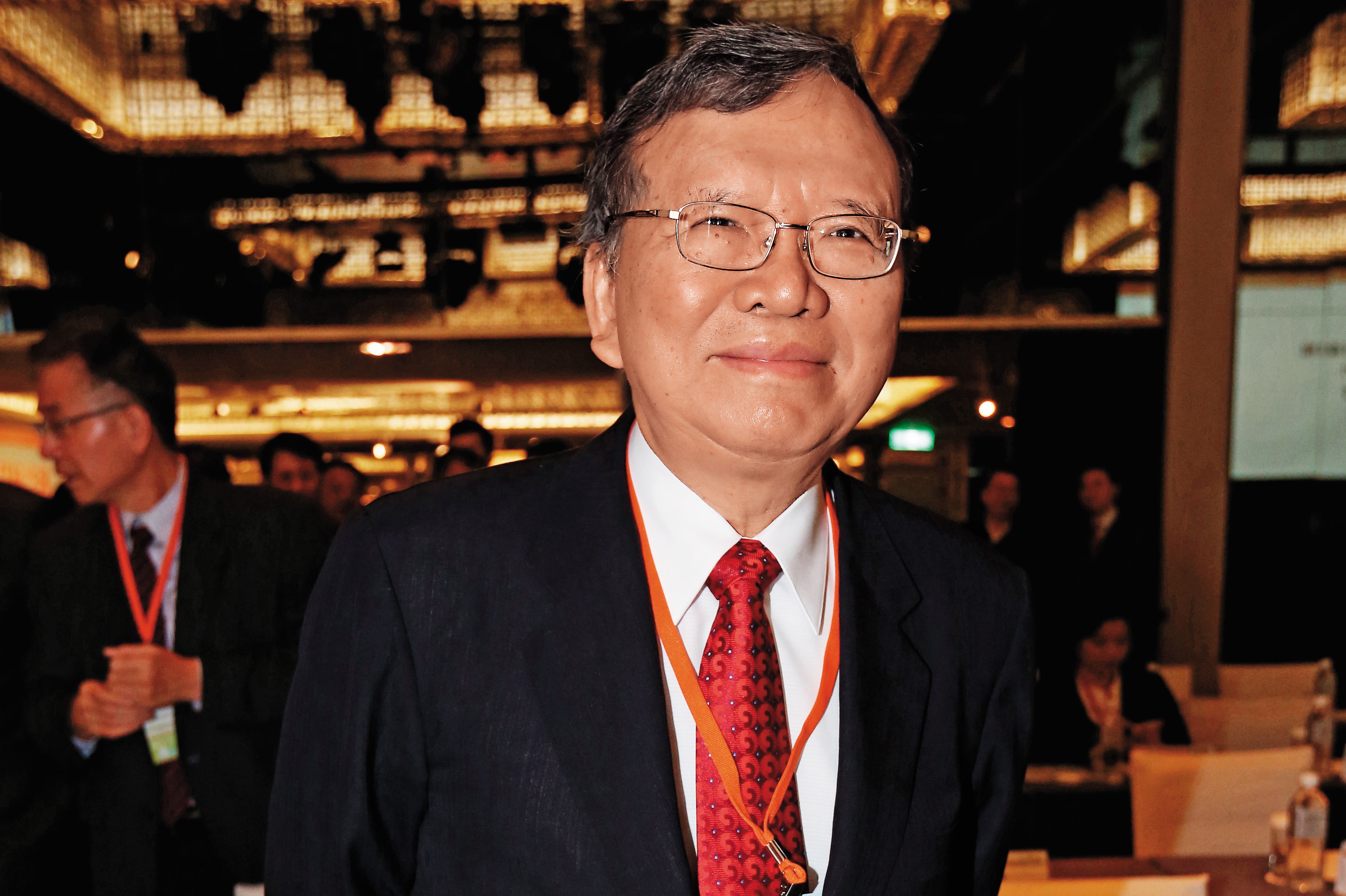 鄭優花2年、投資逾200億元，大幅提升中華電信行動通信品質，先後獲得NCC與國際調查機構評比4G下載速度冠軍殊榮。