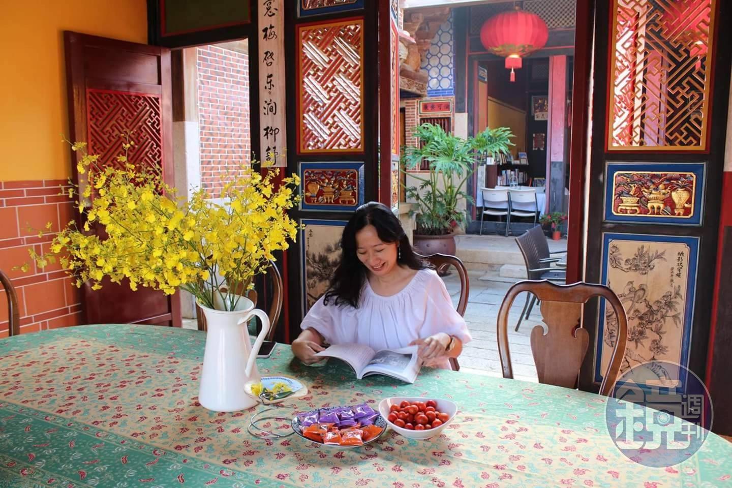 楊婉苓在10年把南歐的熱情與浪漫引進到金門古厝中,以她獨特的美學為閩式老宅注入新的活力。