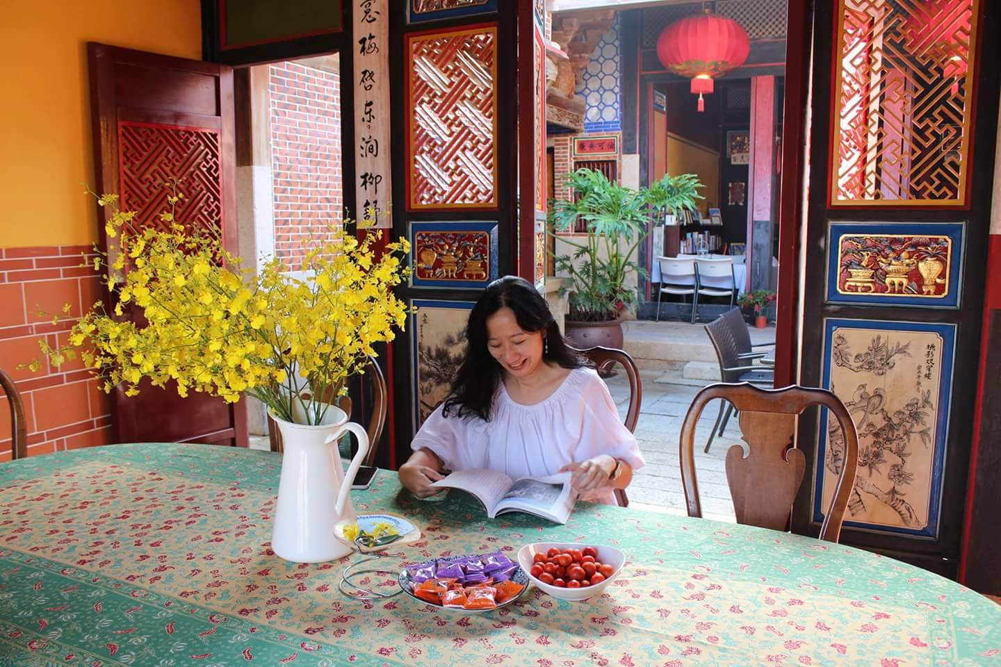 楊婉苓在10年把南歐的熱情與浪漫引進到金門古厝中，以她獨特的美學為閩式老宅注入新的活力。