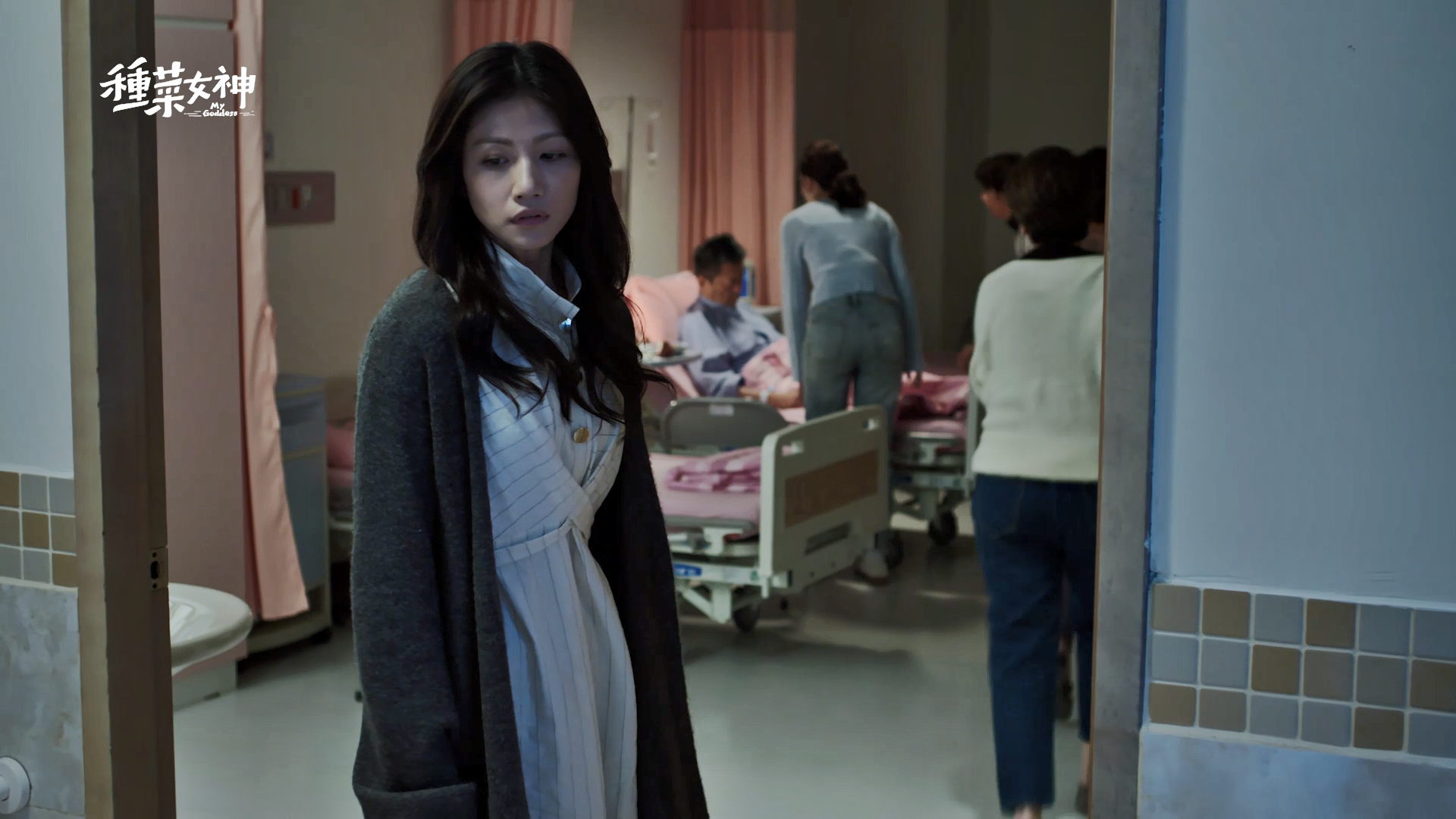 李千那在劇中面臨父親過世，卻一滴眼淚都沒流，她認為相當困難。（歐銻銻娛樂提供）