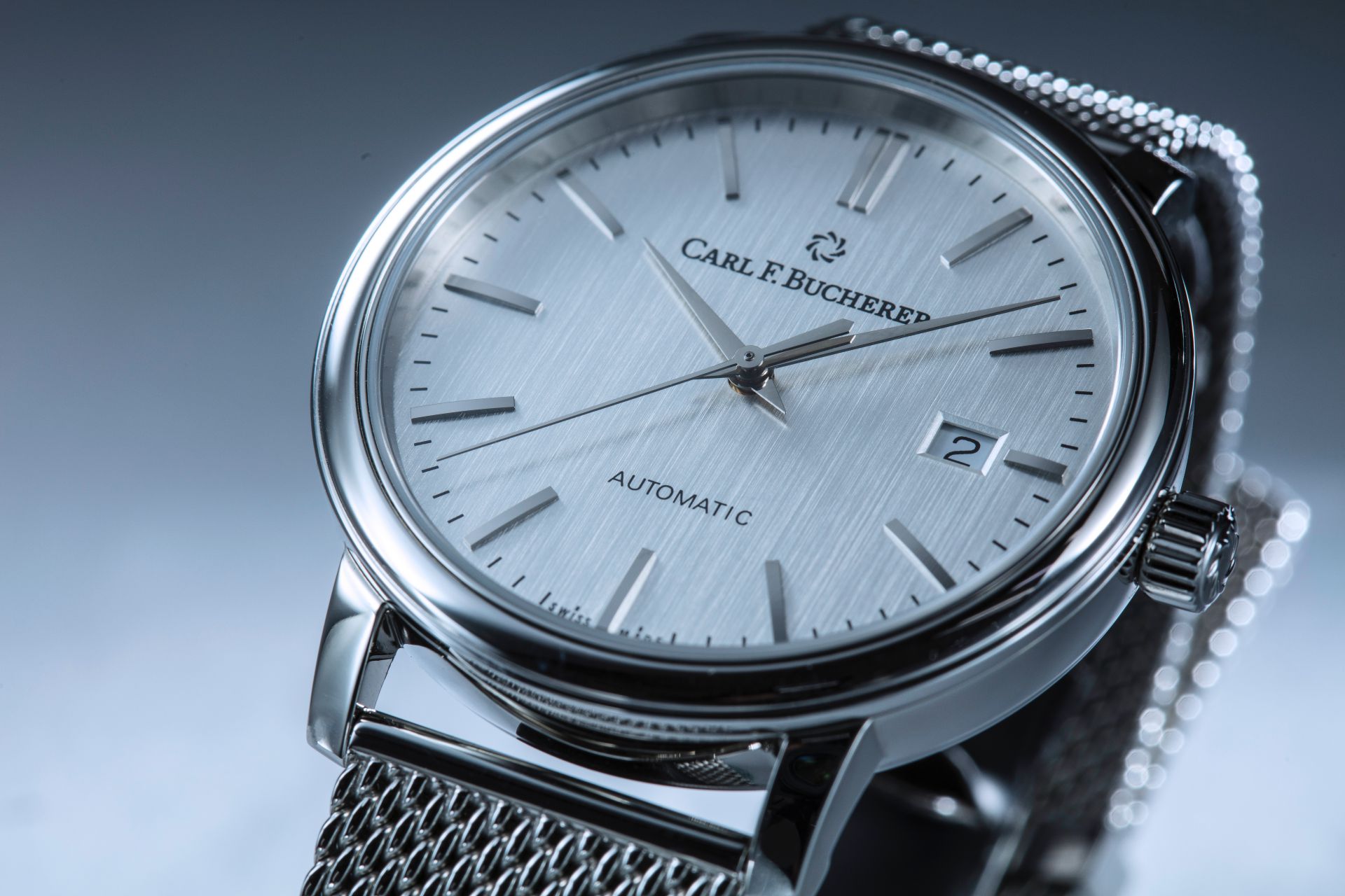 如何在極簡中找到讓人驚喜的特色？細節是重點。寶齊萊這款Adamavi愛德瑪爾男錶系列，面盤以髮絲紋展現金屬面盤的質感。