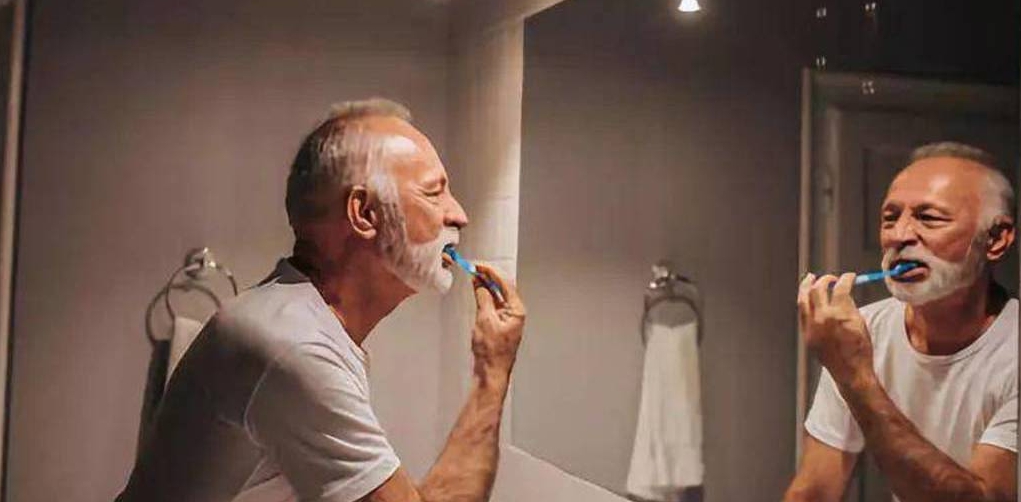  一項新的研究發現，良好的口腔衛生可以幫助預防阿茲海默症（來源：Science Advances）