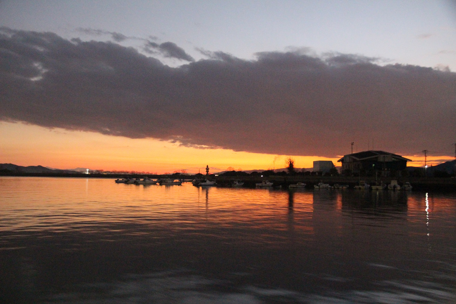 夕陽時間，我們搭乘交通船前往真鍋島。