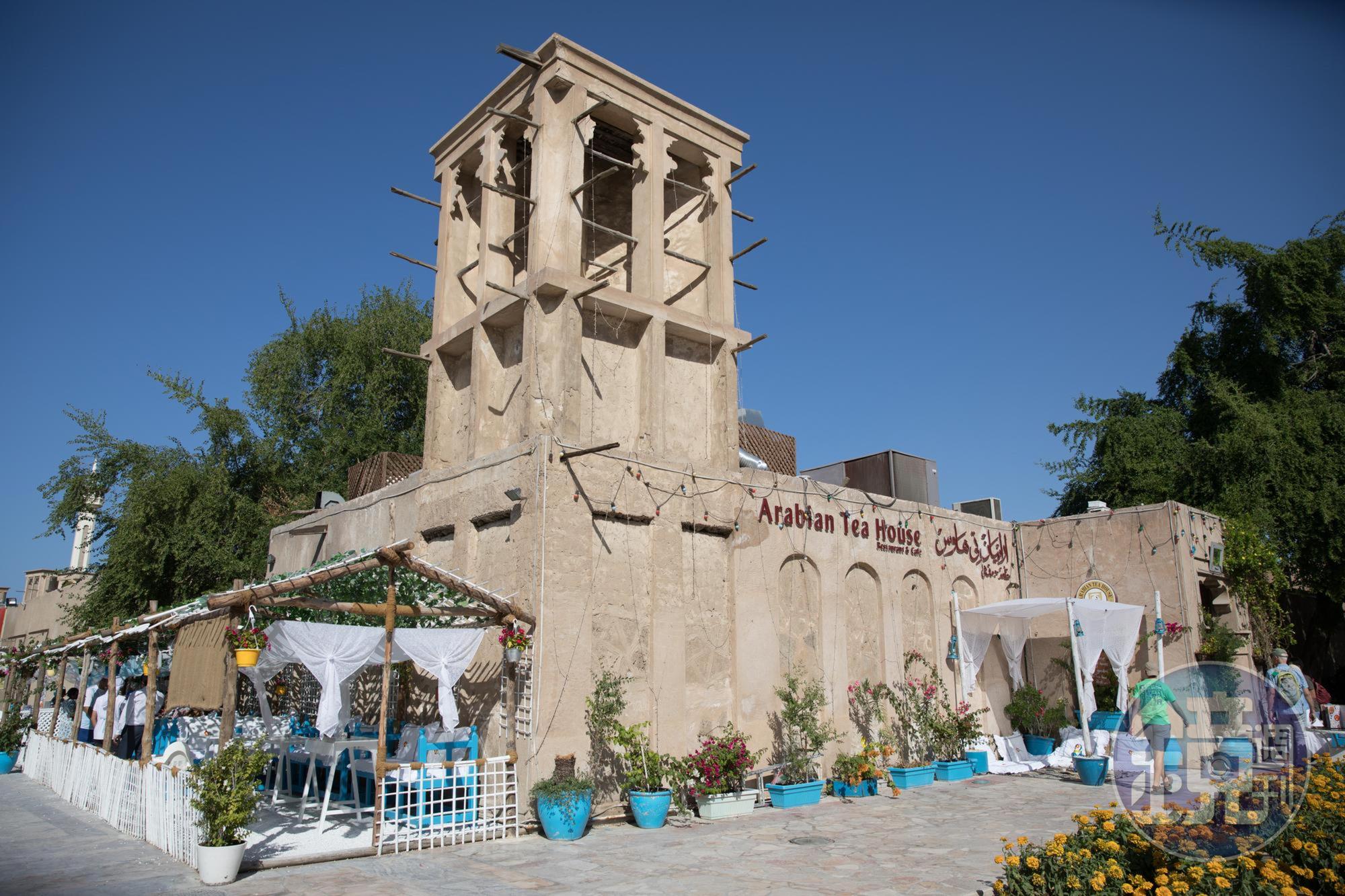 供應各種道地阿拉伯食物的「Arabian Tea House」，是當地大排長龍的夯店。