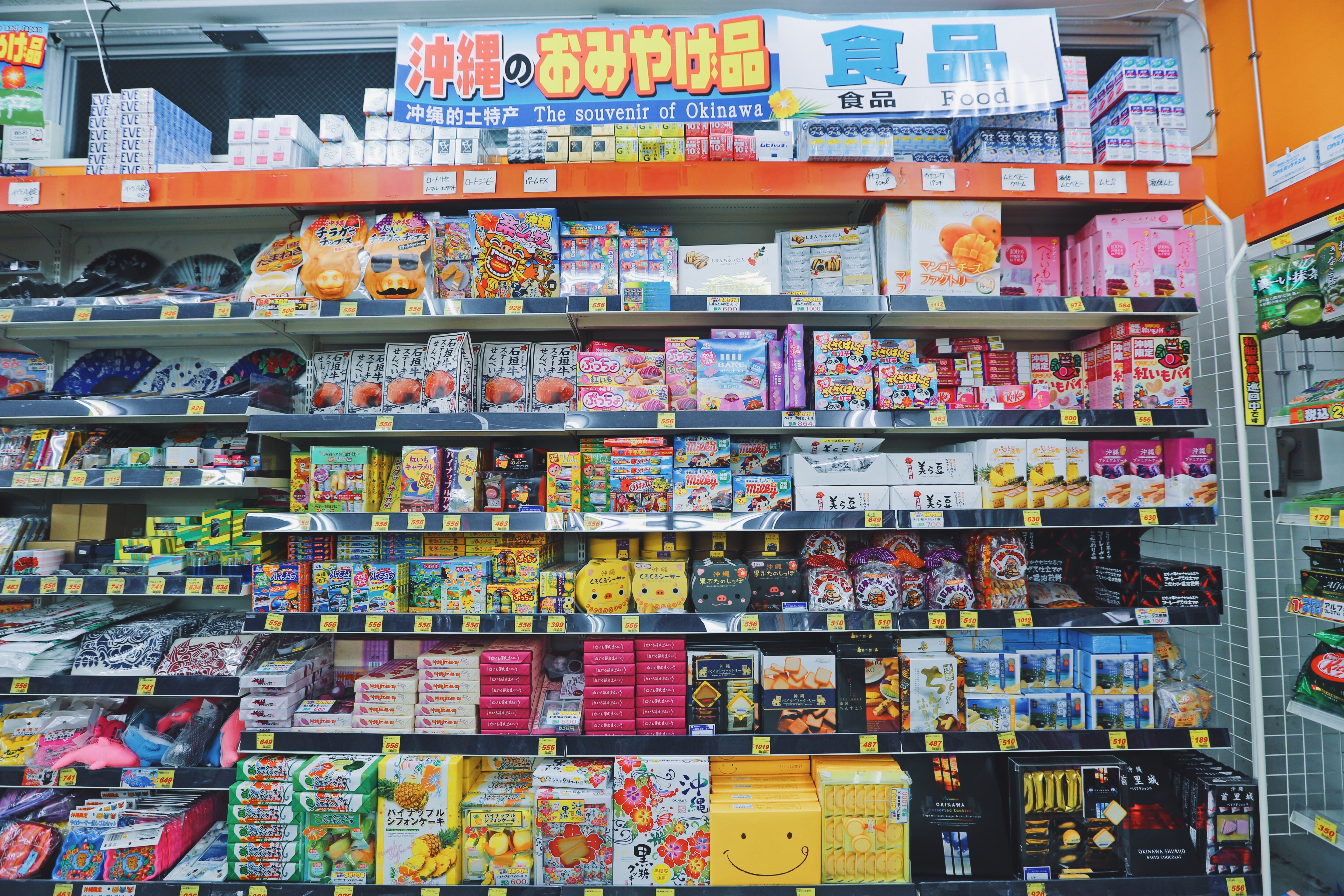 不少國人前往日本喜愛購買藥妝品，請務必注意相關攜帶規定。（東方IC）