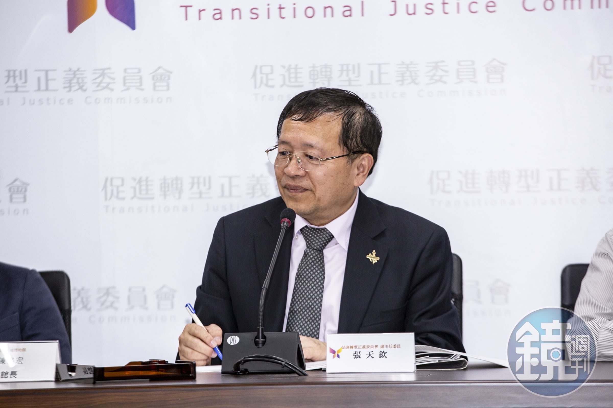 監察院最新出刊的廉政專刊中指出，前促轉會主委張天欽的財產申報土地、不動產等，估總計恐達上億。