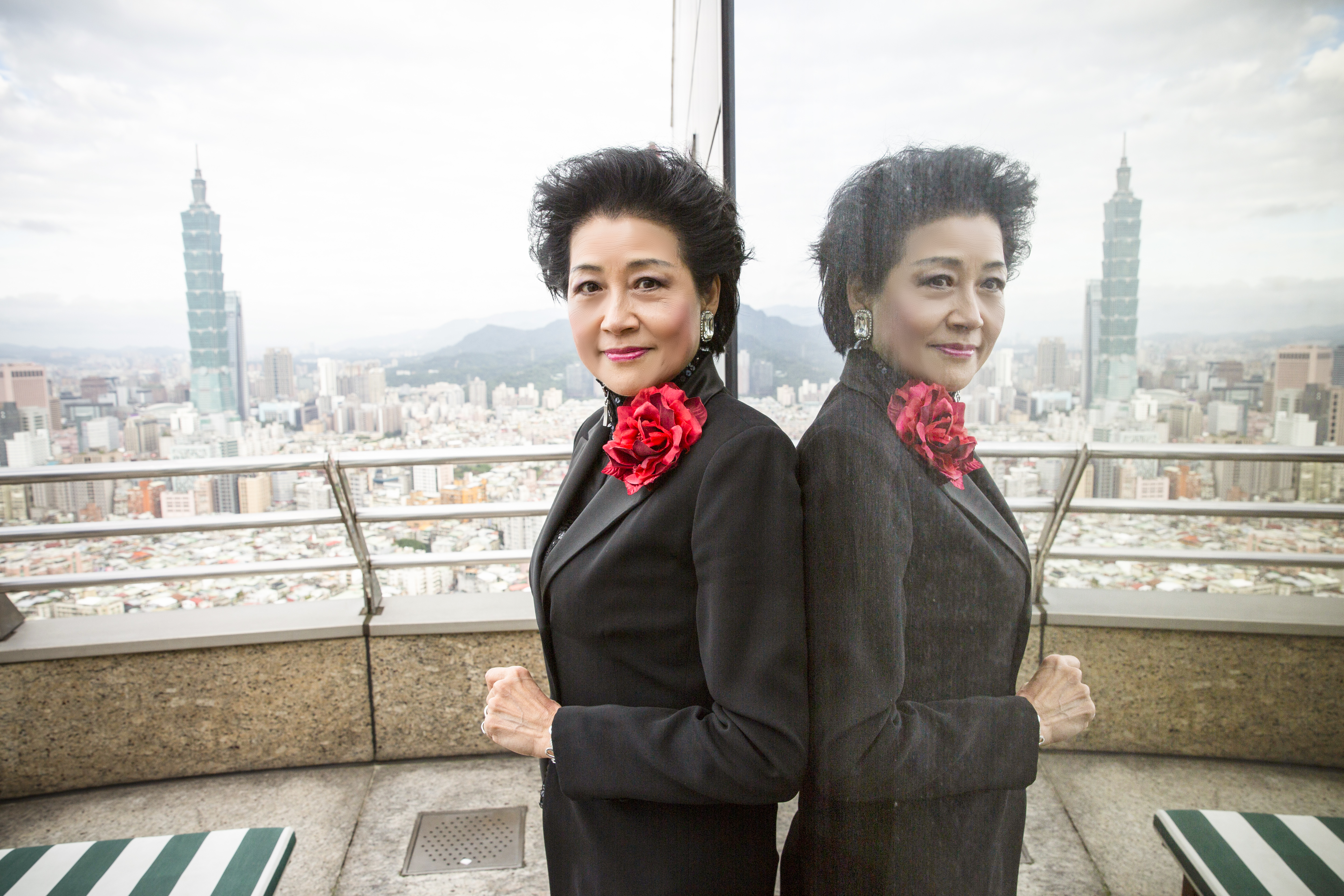 社交名媛陸莉玲訪談時說了一個故事，讓她哽咽。