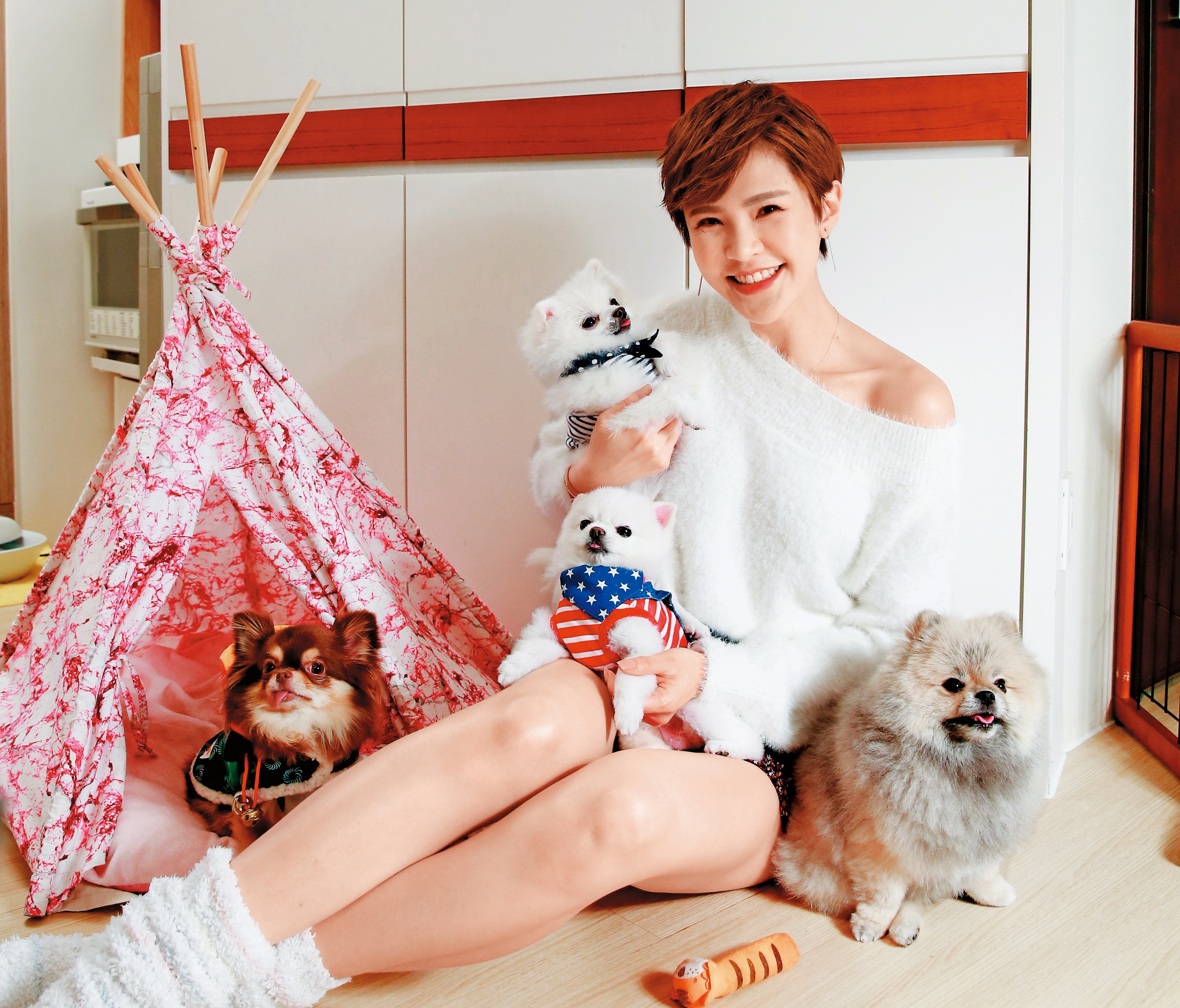 凱渥女模鄒寧恩平時除了忙工作，其他時間都分給了狗狗。