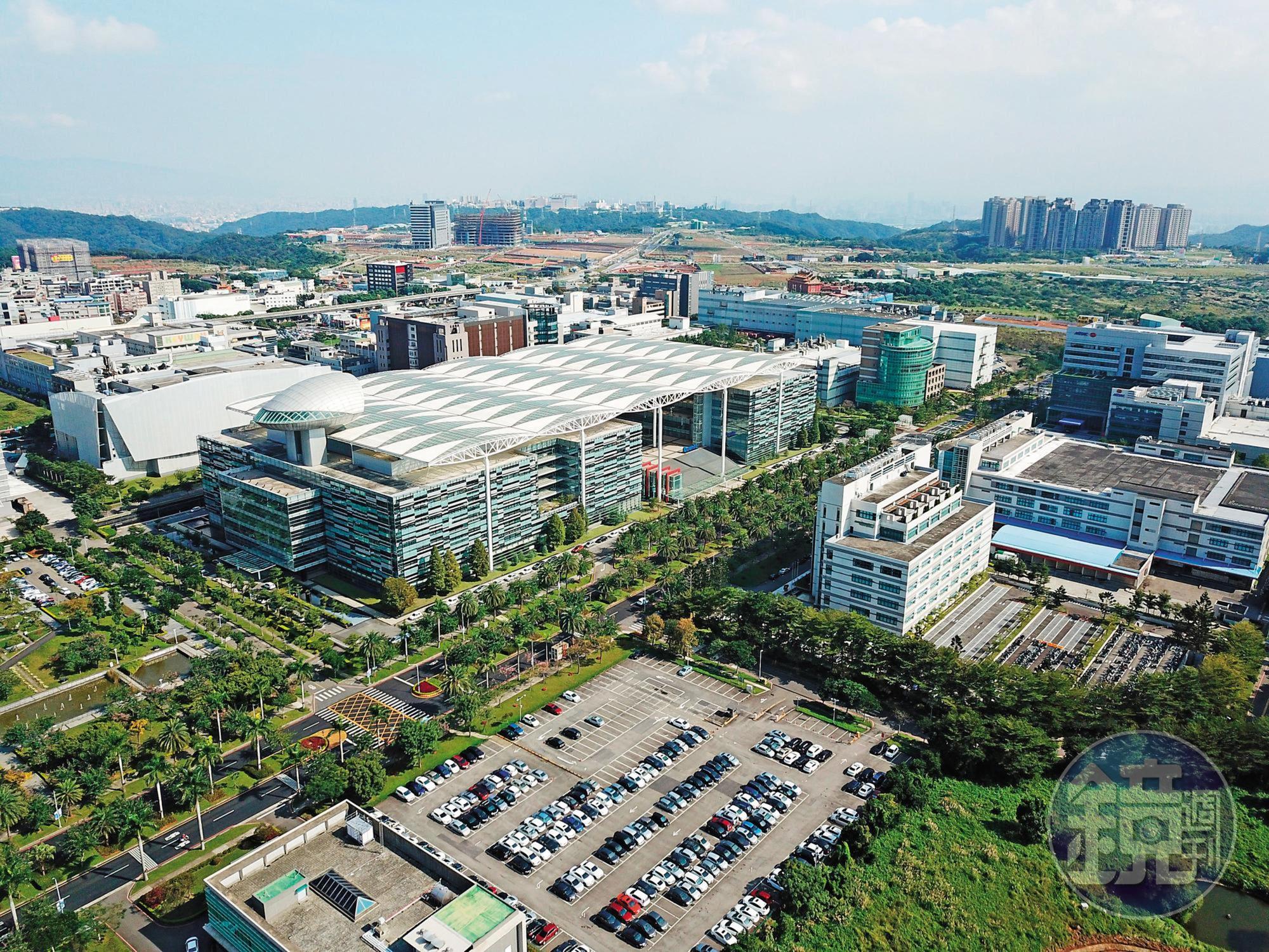 台商海外積累資產估計超過十兆元，政府應盡速引資參與經濟轉型，創造下一代幸福。