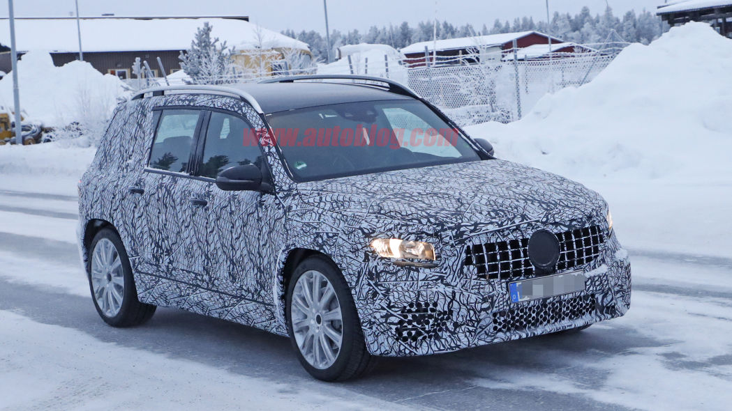 【三芒新寵】Mercedes-Benz GLB偽裝車曝光　預估年中發表