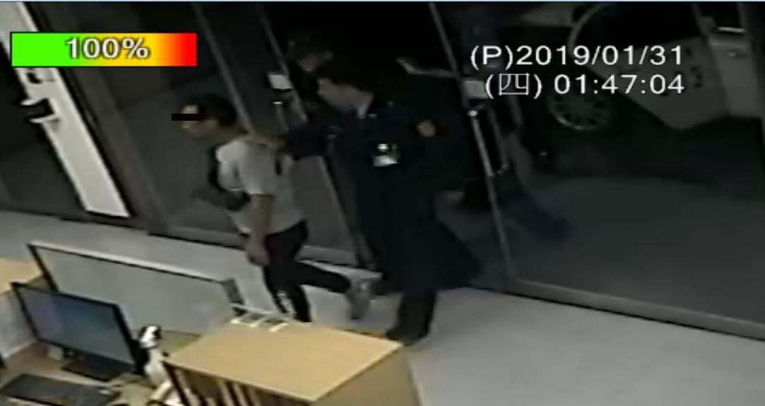 林男自知法網難逃，向警方投案。（翻攝畫面）
