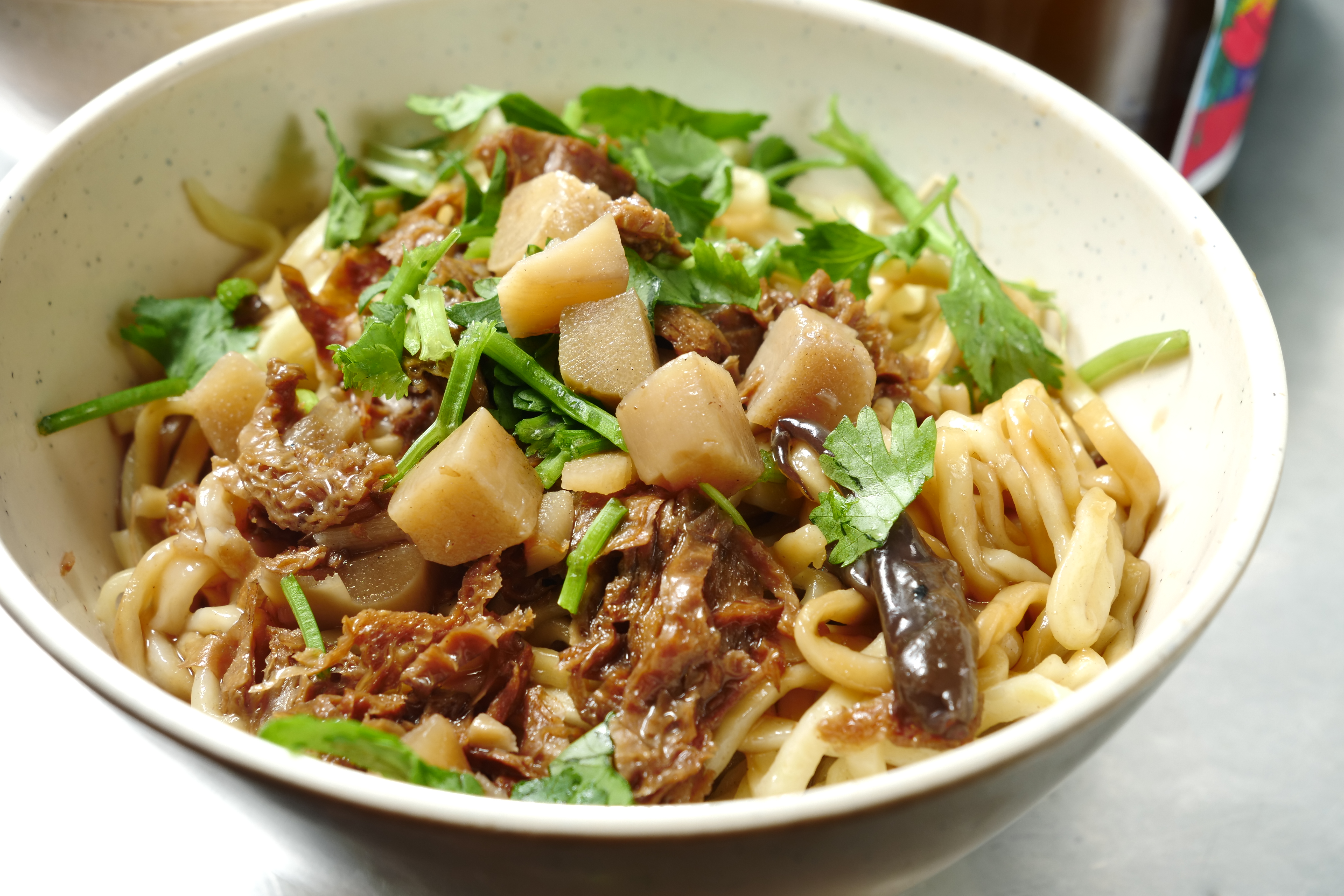 彰化素食小吃店林立，賣著北部較少見的菜（素）麵。