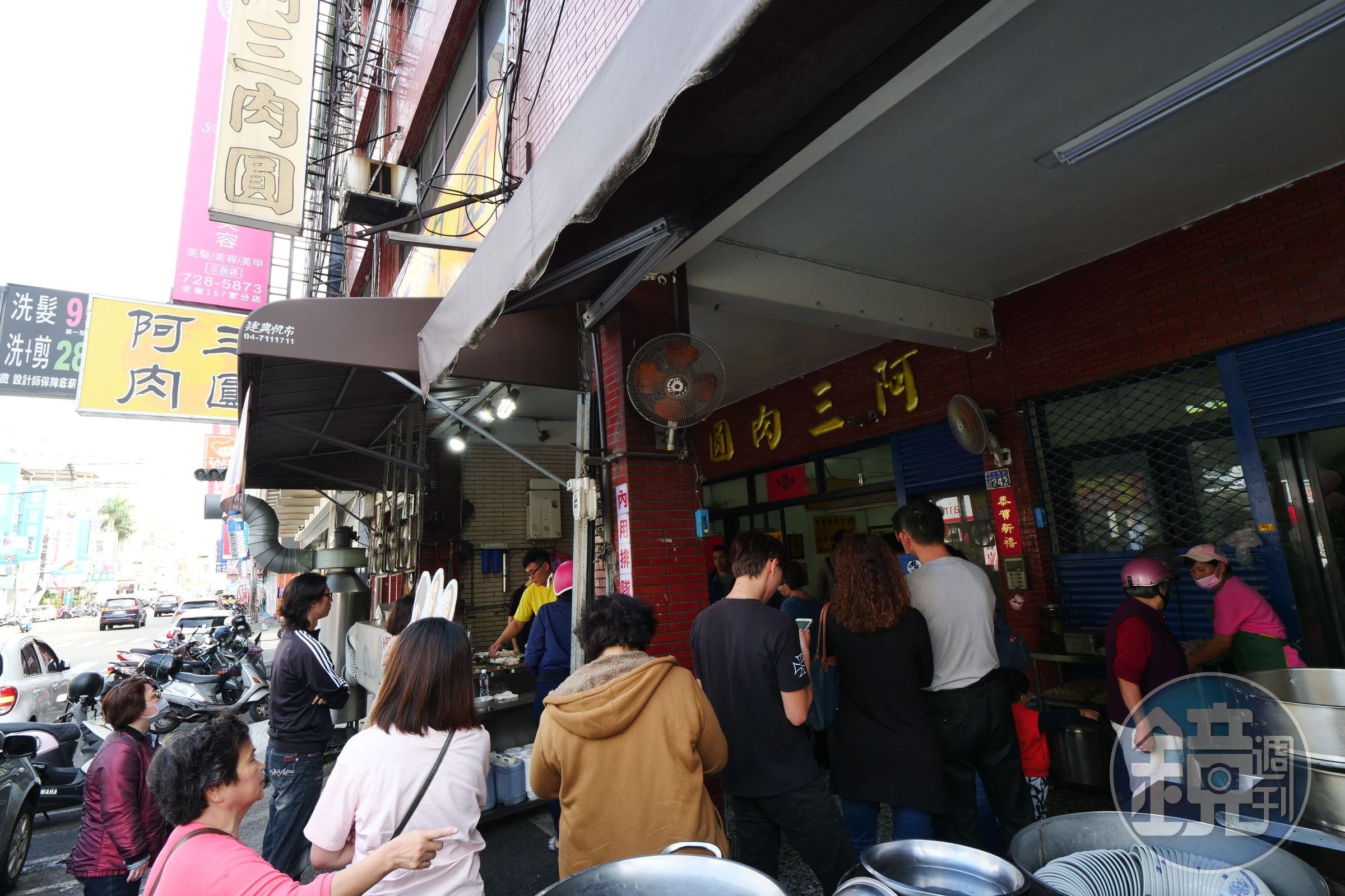 彰化「阿三肉圓」遠近馳名，不少觀光客慕名嘗鮮。（本刊資料照）
