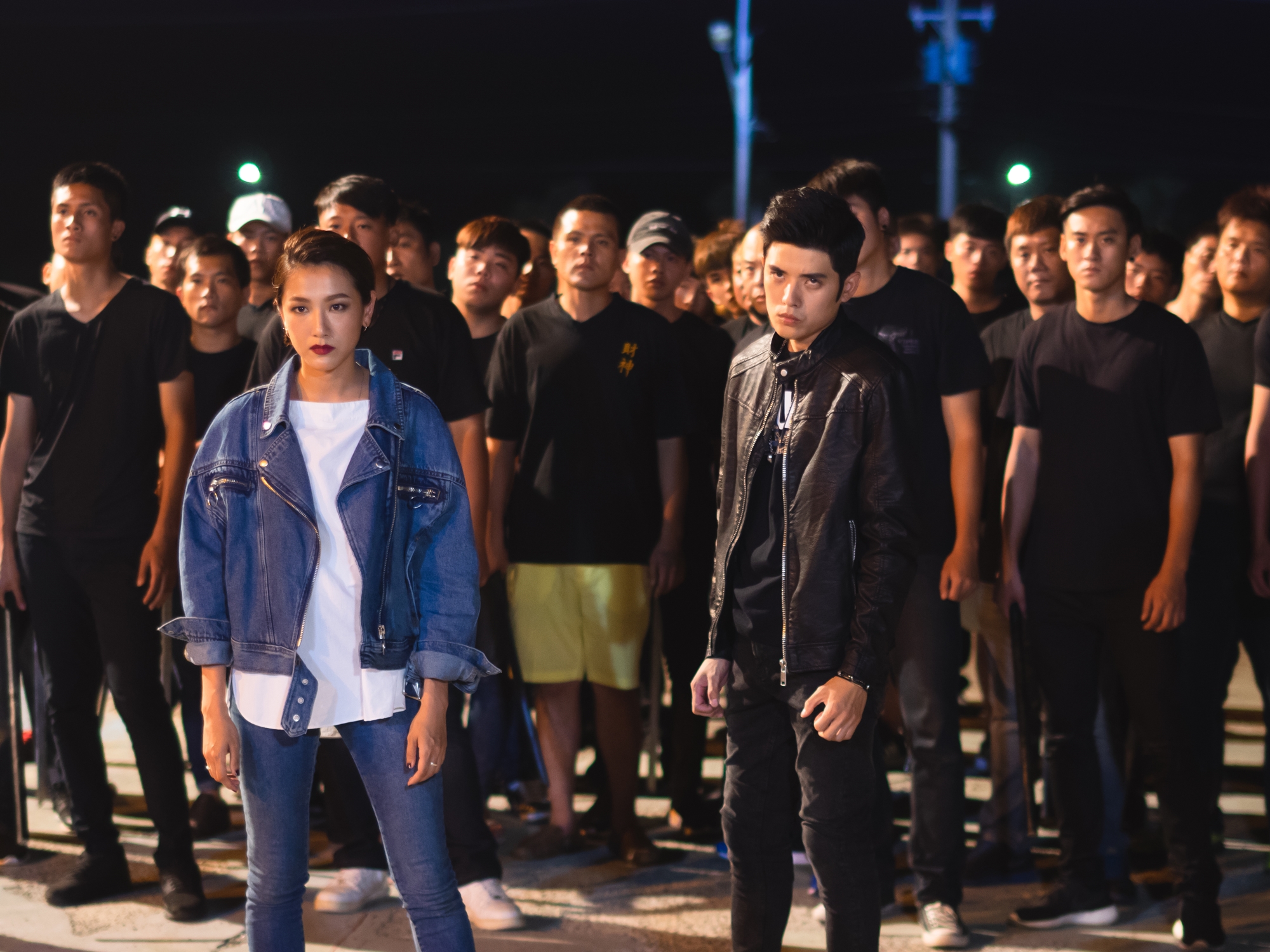 《魚躍龍門》大場面的鬥毆戲，動員了200多人。（緯來電影台提供）