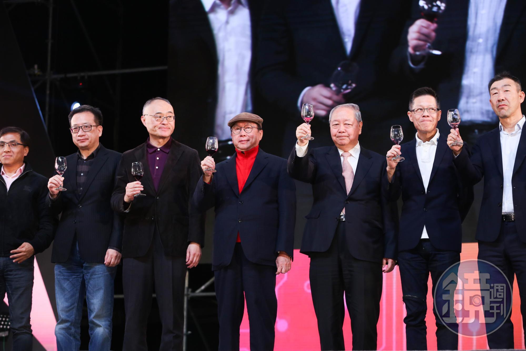 董事長林百里向員工信心喊話,「AI是未來30年最大的機會,廣達贏在起跑點了。」