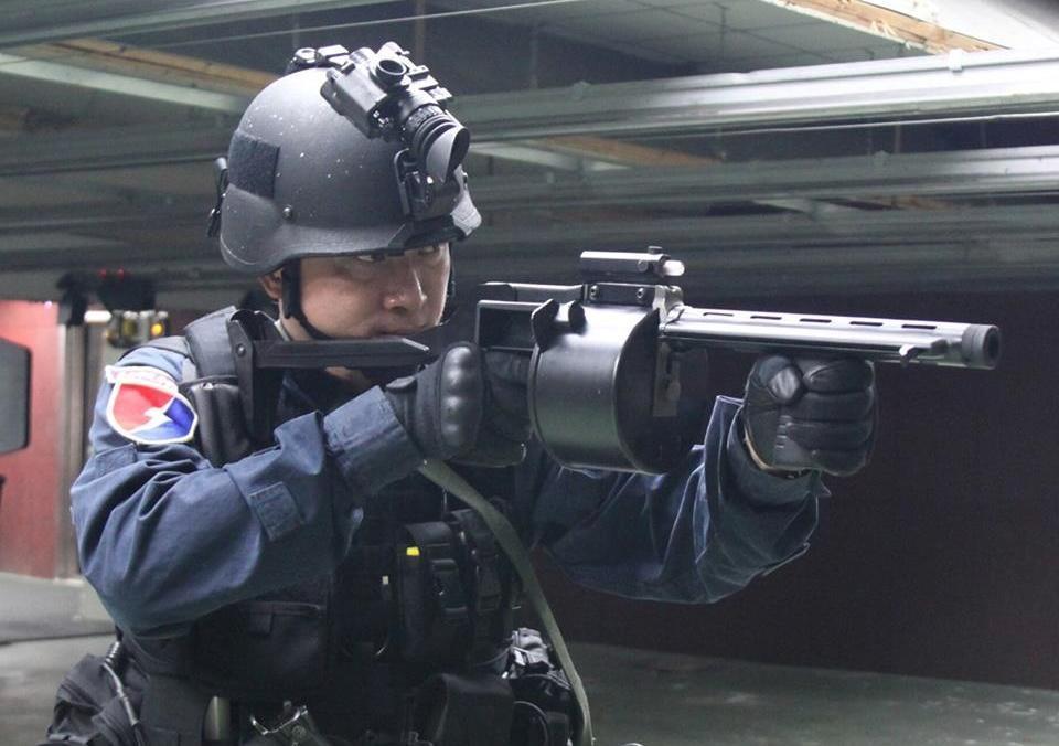貼文「NPA 署長室」的發文者墩墩,曾任北市警局霹靂小組。(翻攝臉書)