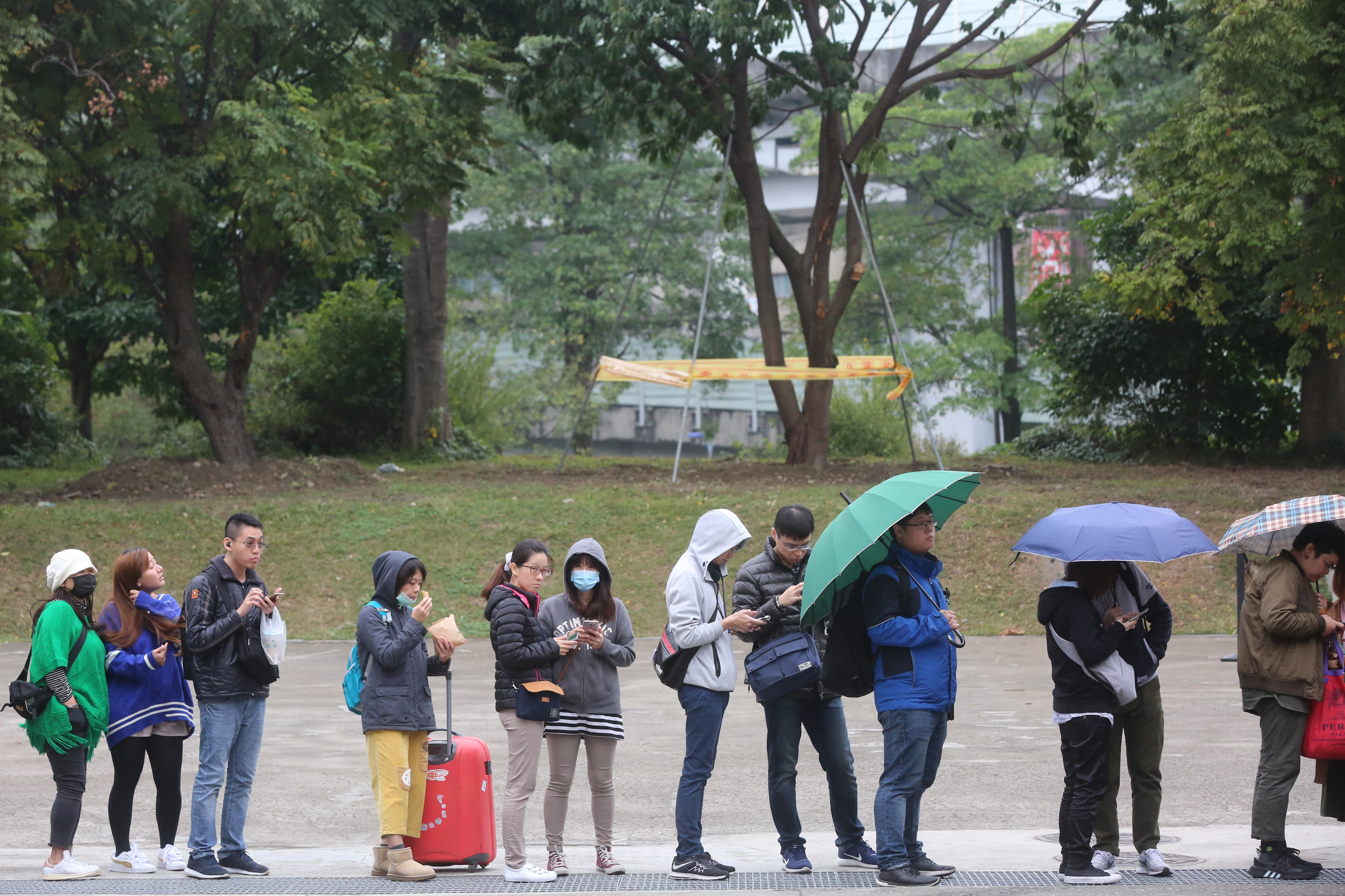 今（1日）受到大陸冷氣團影響，北部、東北部天氣偏冷，民眾要多加衣物注意保暖。
