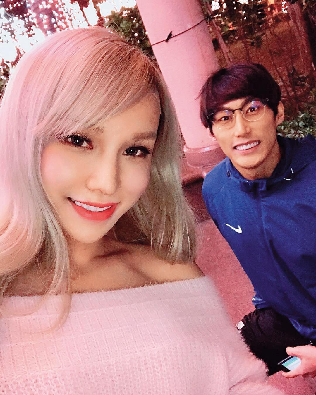 小A辣裝義乳跟交男友，本刊都沒有錯過，幾乎完整記錄她藝界人生的重要時刻。（翻攝自小A辣IG）