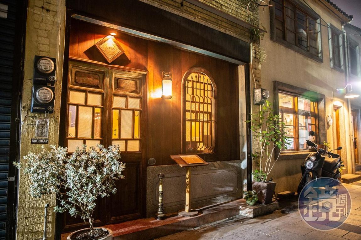 藏在巷子裡的「LOLA蘿拉冷飲店」，外觀沒有明顯招牌，很容易錯過。
