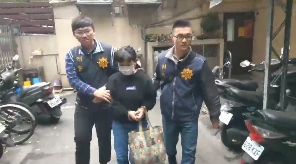 鄭女遭警方依竊盜罪嫌移送法辦。（翻攝畫面）