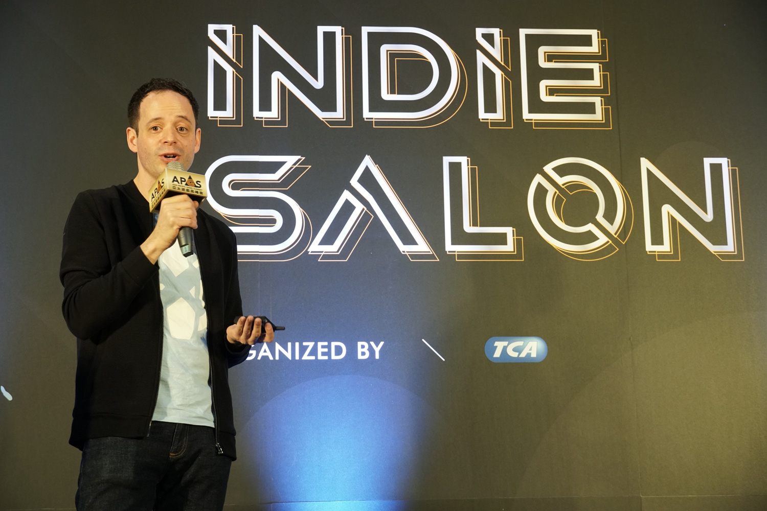 IGN日本主編羅伯森在「Indie Salon」上分享日本獨立遊戲的狀況。