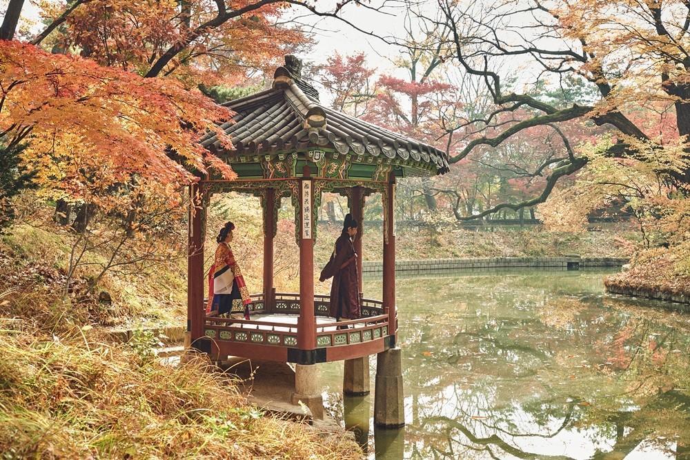 《李屍朝鮮》盡收韓國大自然廣濶美景,美術、道具、場景皆不馬虎。(Netflix提供)