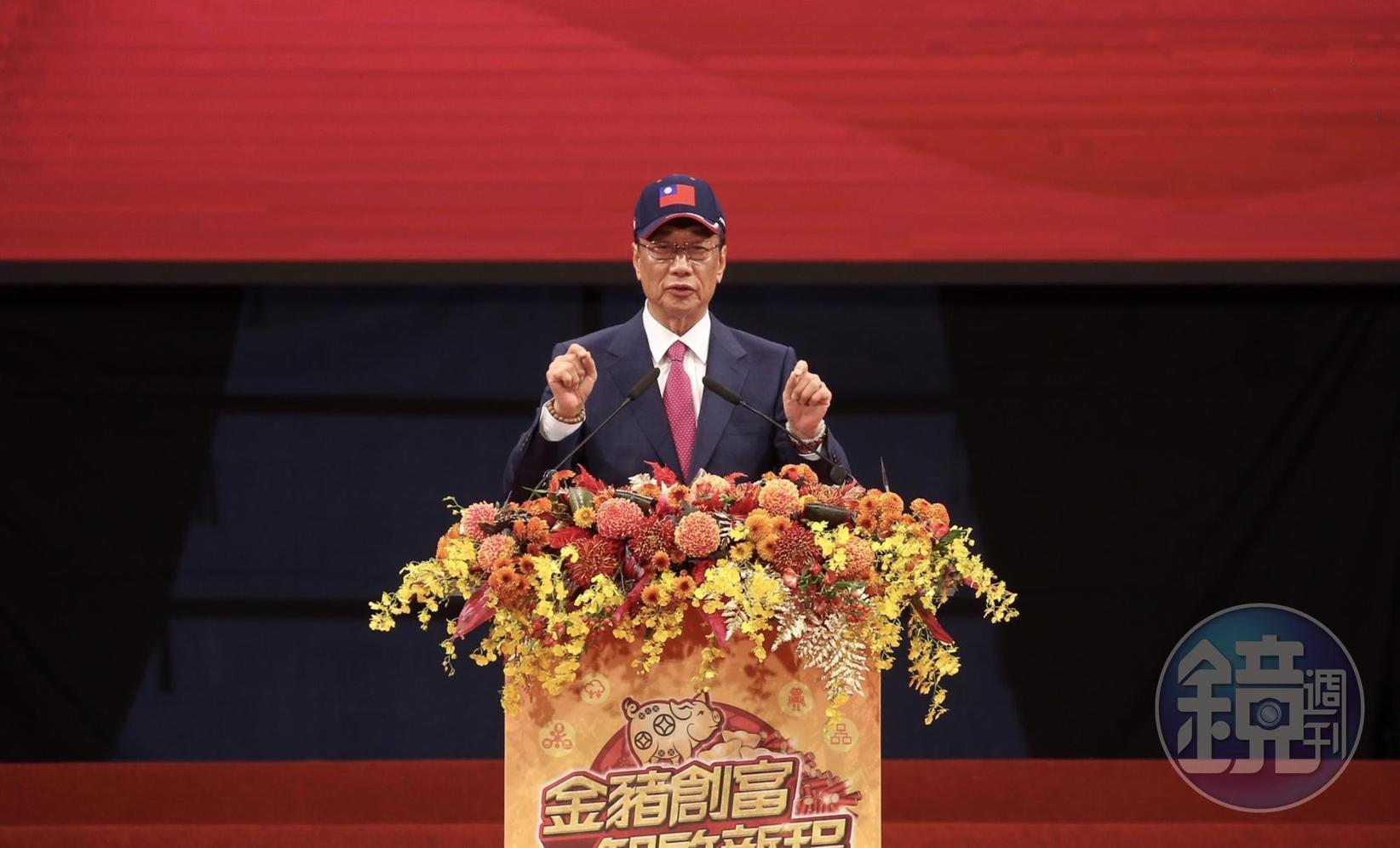 面對大環境不景氣，鴻海董事長郭台銘期許外界對他要有信心。