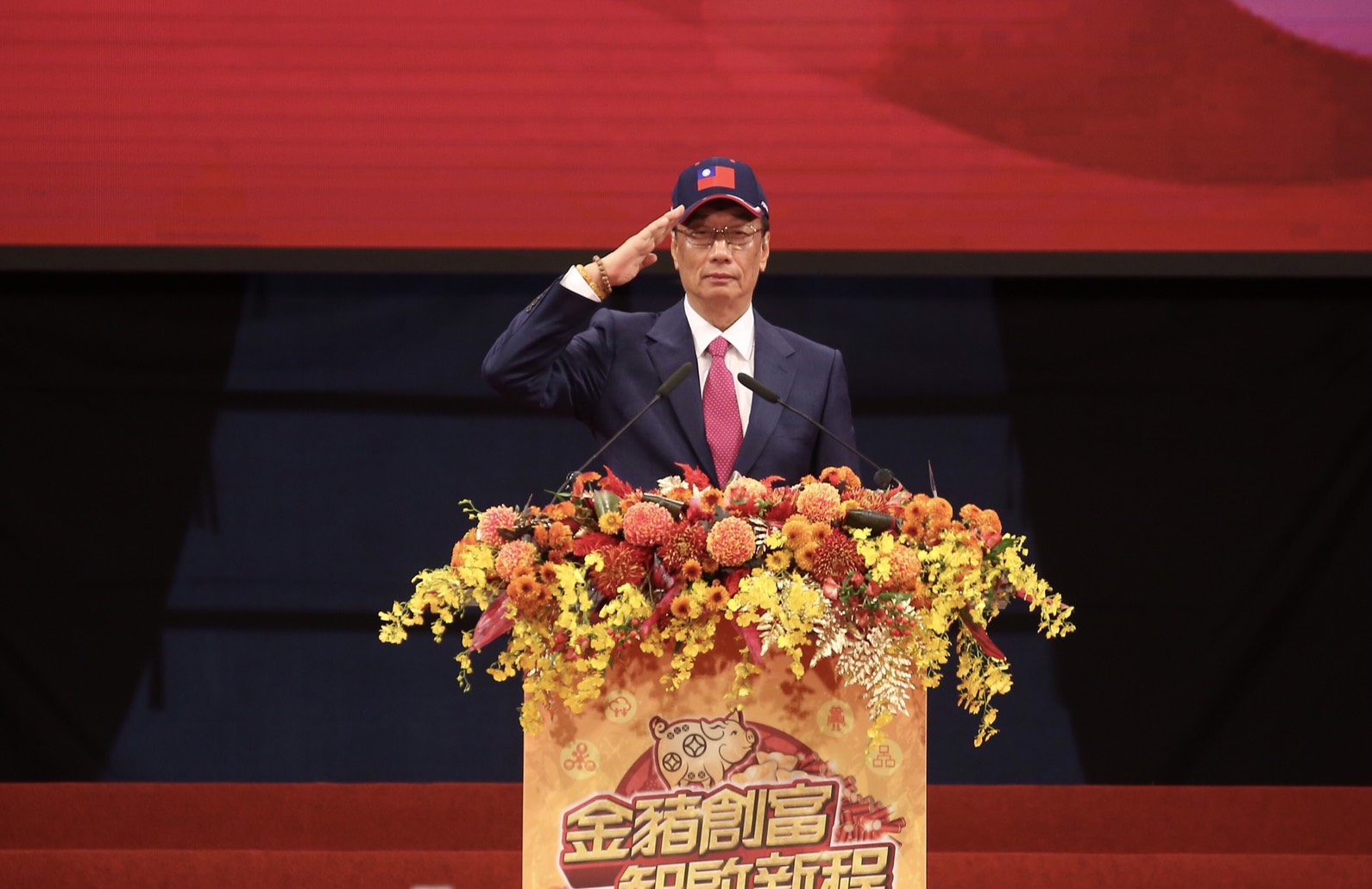 鴻海董事長郭台銘自爆老婆有日本血統，誇讚小孩好漂亮。