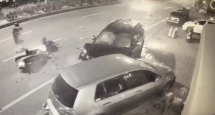 陳男早就因為連續兩次酒駕吊銷駕照竟然還又能喝酒開車,這次更是連撞8車奪走2命實在很惡劣。(警方提供)