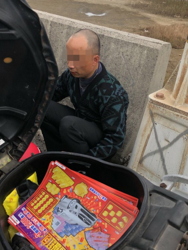 警方下午循線在雲林逮獲吳男。（警方提供）
