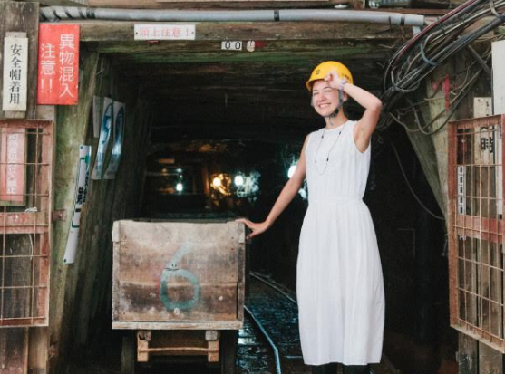 是甚麼讓日本女性旅客願意戴上頭盔，穿上防水靴，深入礦山?（翻攝 naori行程官網）