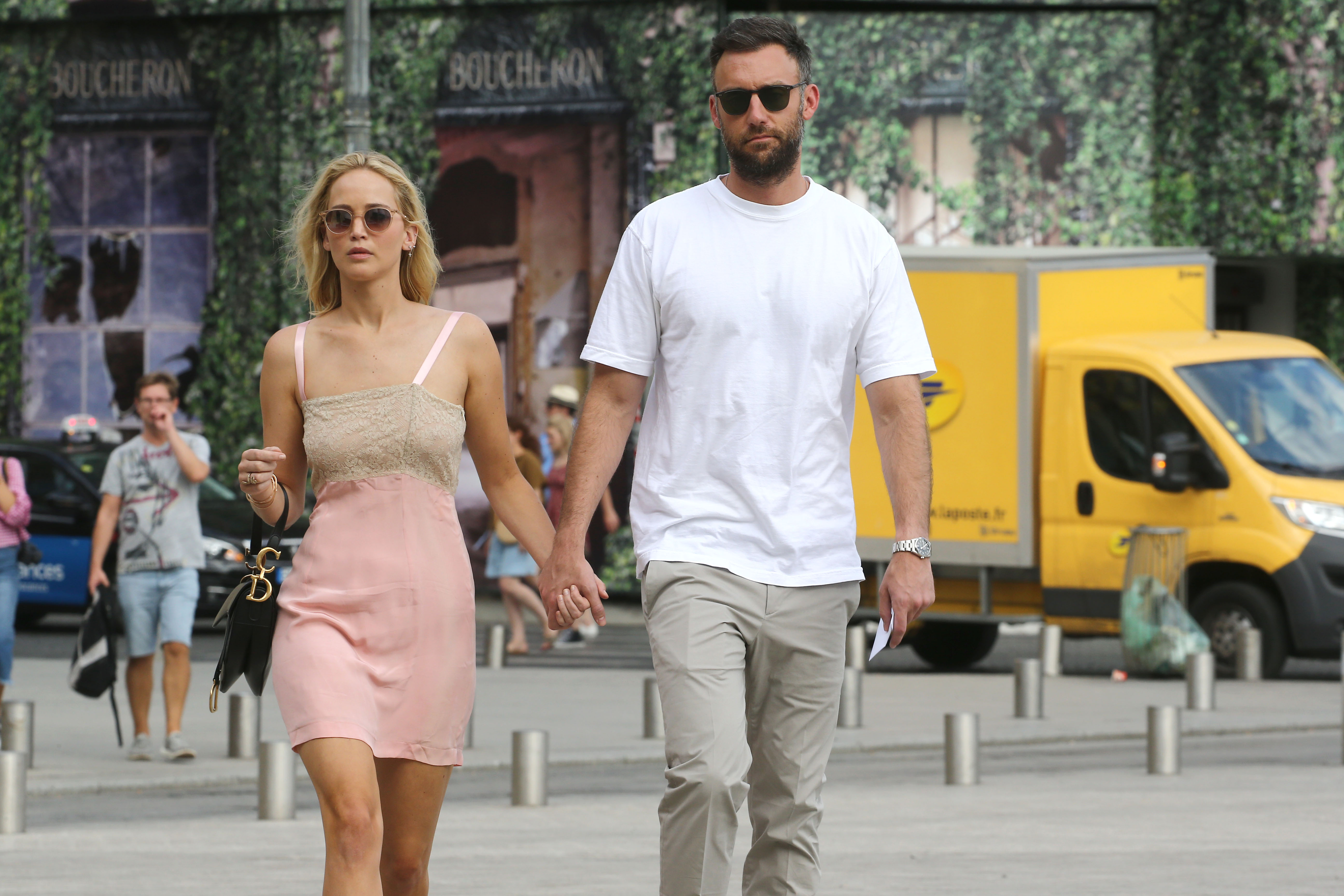 珍妮佛勞倫斯與大6歲的男友庫克馬洛尼友去年6月戀情曝光，而庫克也是小珍妮佛入行後交往的第一位圈外人。（東方IC）