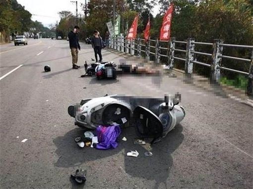 一名上兵收假回營，卻因超車不慎魂斷路上。（翻攝畫面）