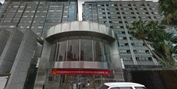 35歲洪姓女子疑在聚餐後想不開，自文山區辛亥路社區大樓8樓墜樓身亡。（翻攝自地圖）