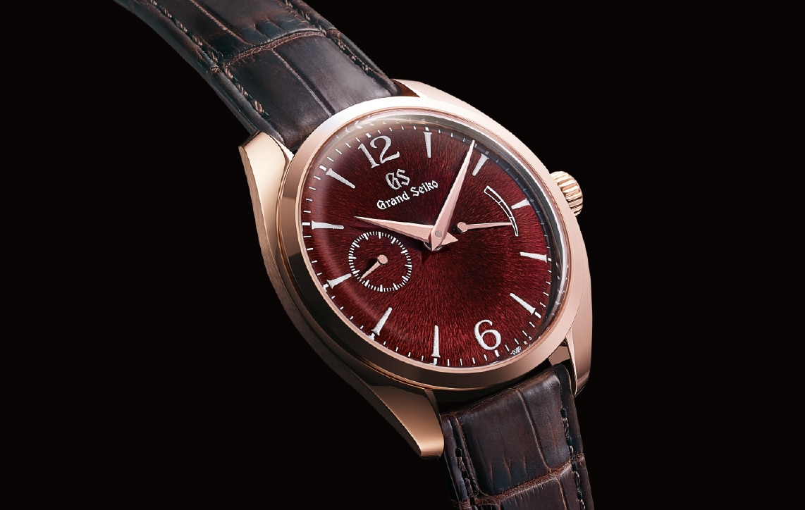 全新Elegance Mechanical Thin Dress系列，SBGK002型號為玫瑰金材質搭配紅面，限量150只，定價31,400歐元，折合台幣約109萬元。