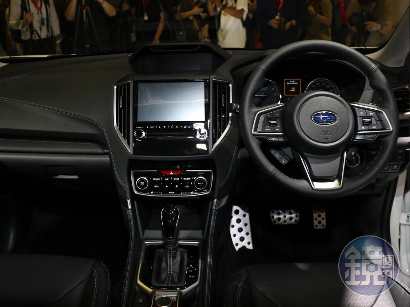 FORESTER e-BOXER的內裝與一般的森林人並無太大的差異。