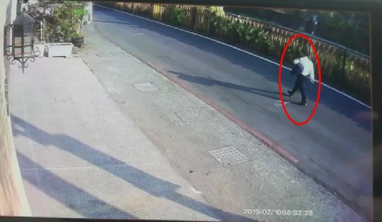 警方掌握羅嫌槍擊司機後，開走計程車到2公里外糖廠附近棄車逃逸畫面。（警方提供）