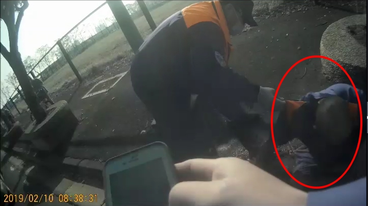警消到場時,小黃司機因身中數槍,已經奄奄一息。(警方提供)