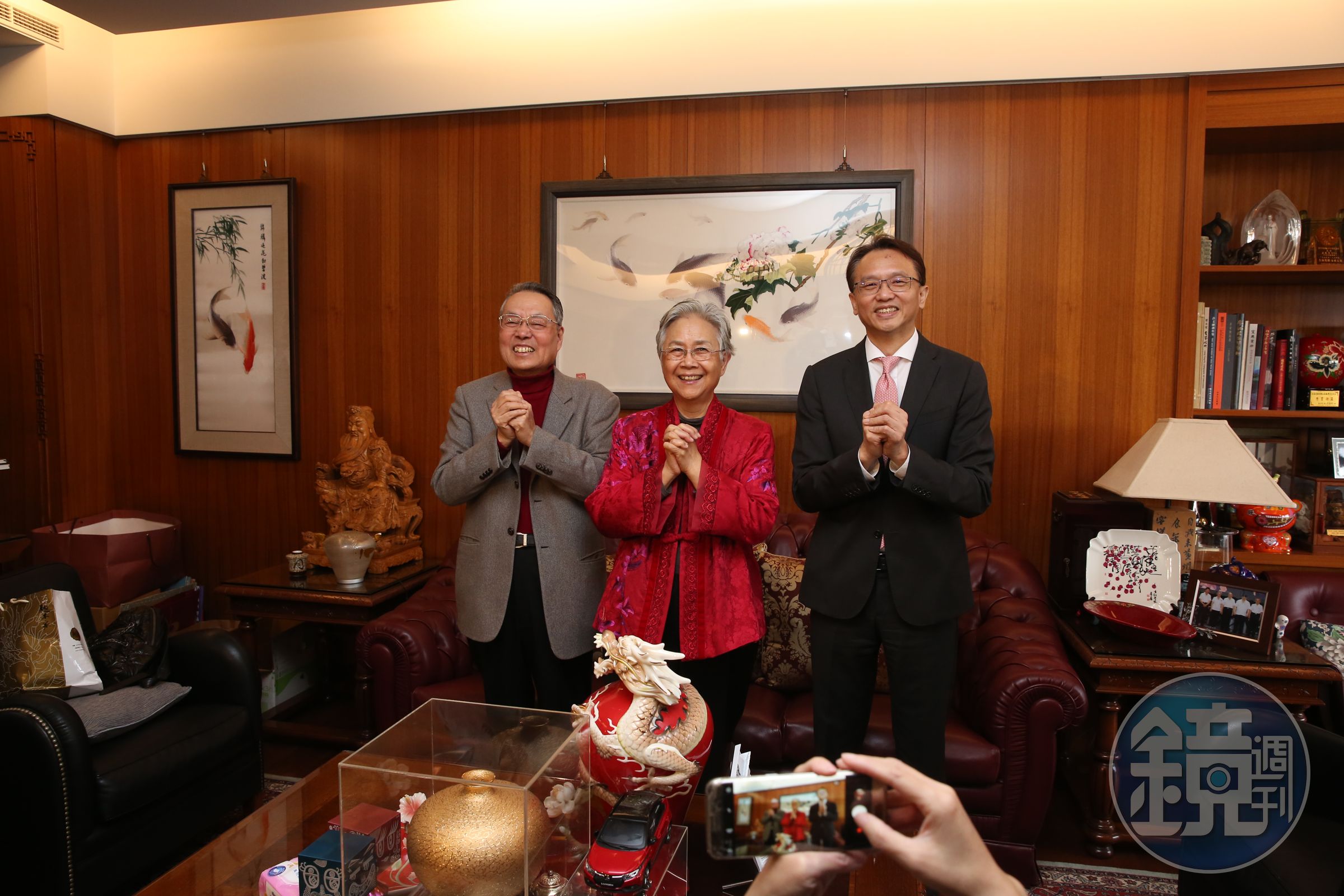 宏碁董事長暨執行長陳俊聖（右）今日前往創辦人施振榮（左）家中拜年。