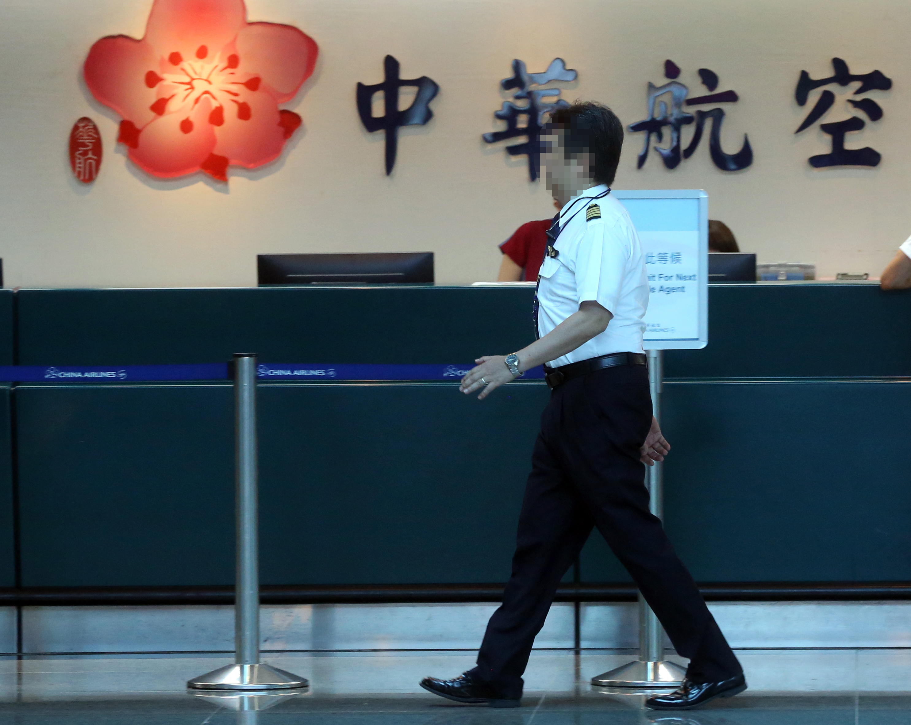 有名自稱華航退休總機師的網友撰文批評罷工缺乏合理性。