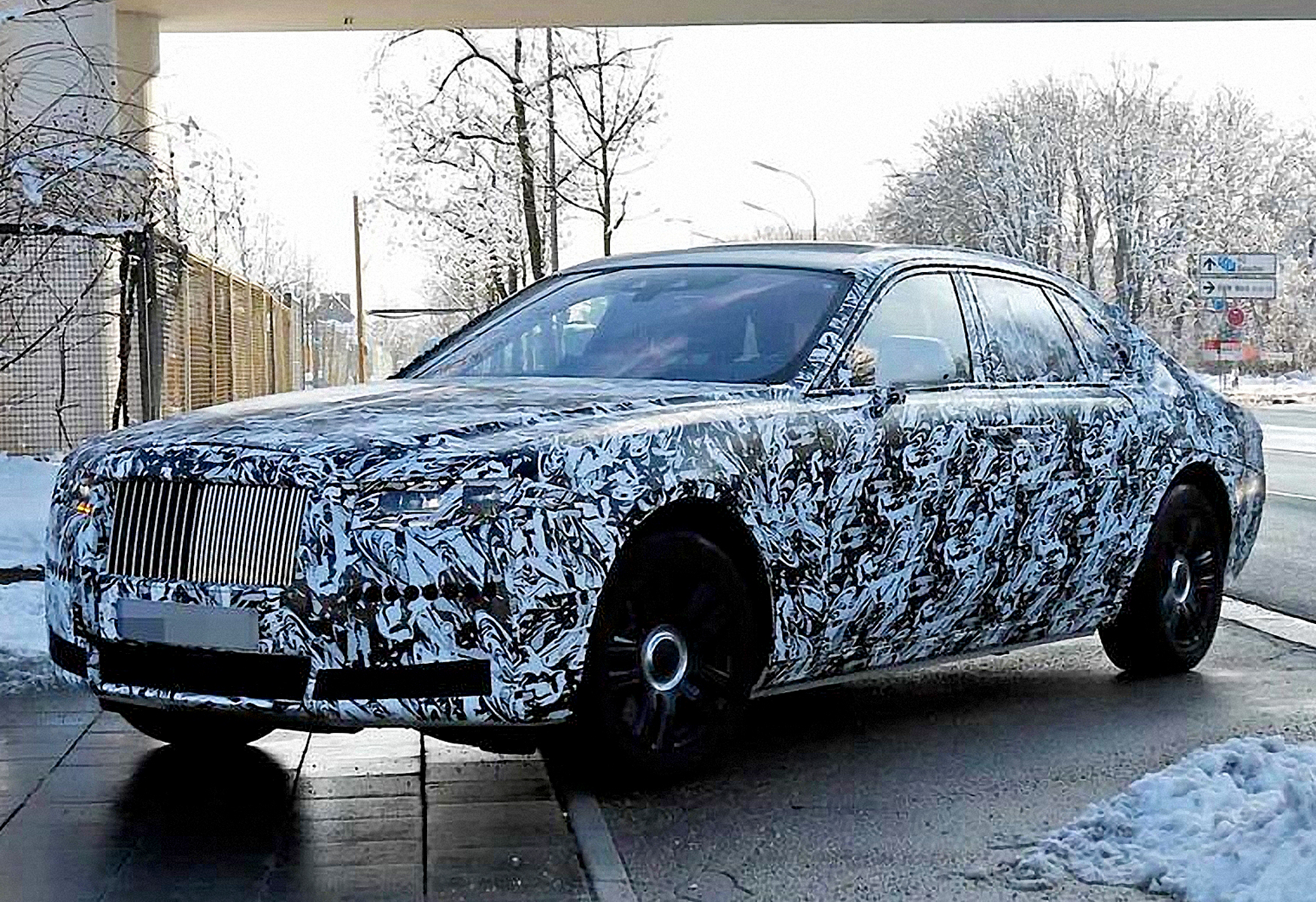 【幽靈出沒注意】Rolls-Royce 新款Ghost偽裝車德國路試曝光