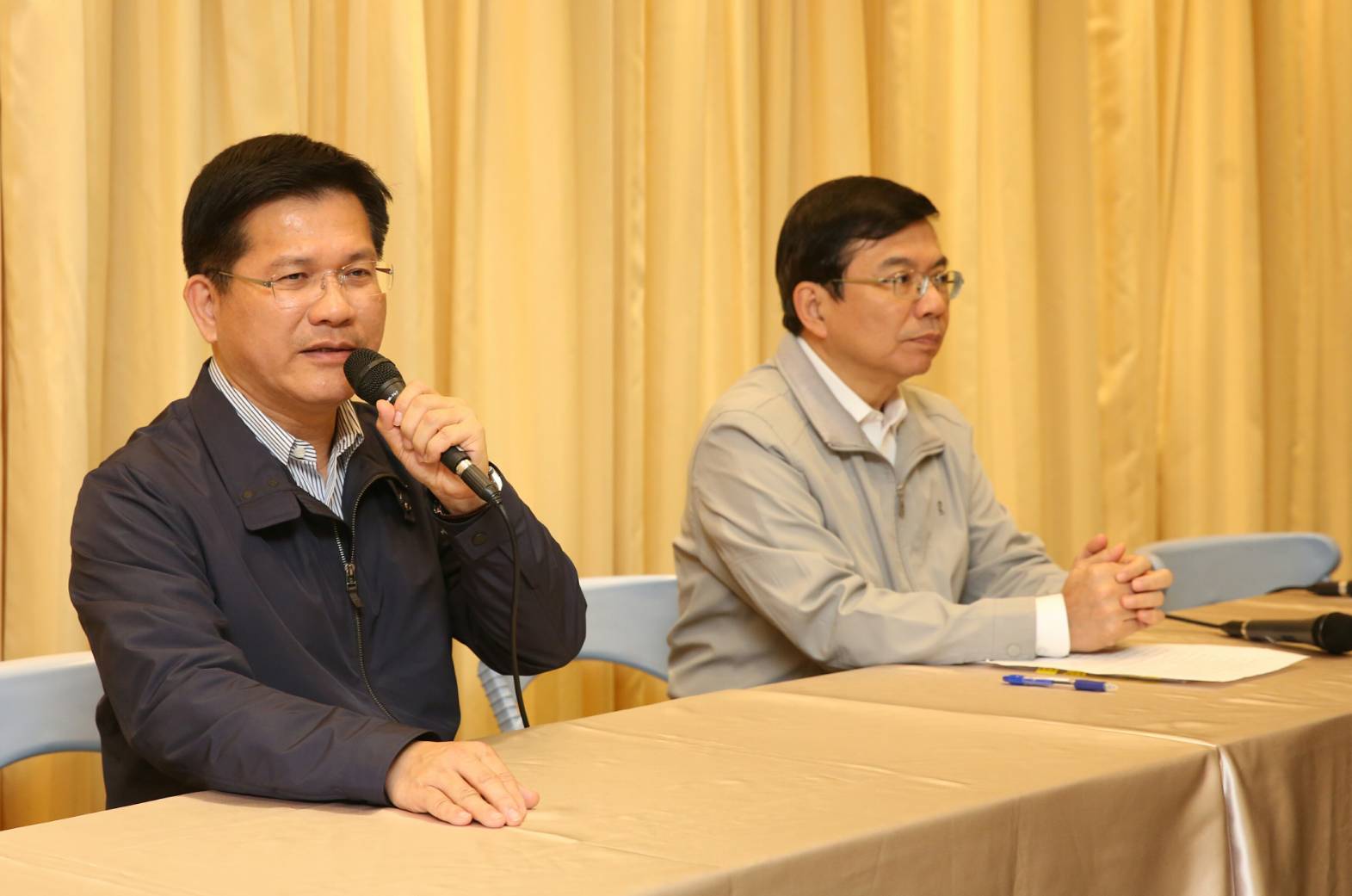 交通部政務次長王國材表示，要有長期抗戰的準備，也要求華航提出後續應變計畫。