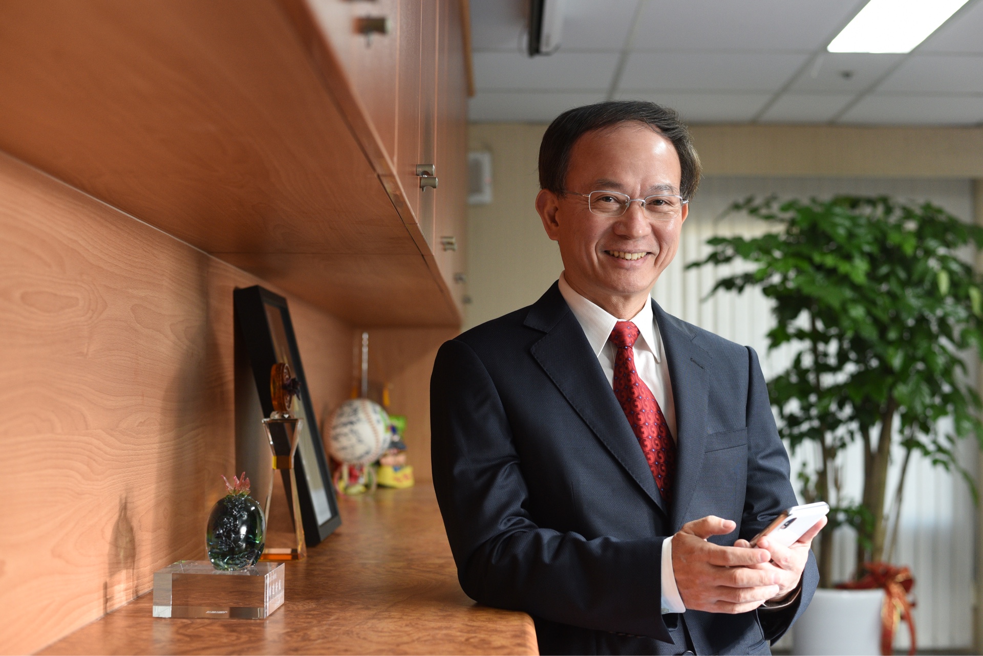 中華電信行動通信分公司總經理陳明仕細數中華電信贏的策略，更說1年25場會議，董事長鄭優全程參與。