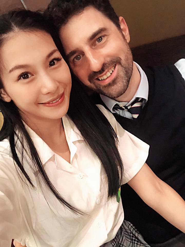 艾莉絲與日籍前夫離婚後，2018年再嫁英籍外交官男友，並生下混血寶寶「威廉弟」。（翻攝自艾莉絲 X IRIS臉書）